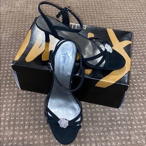 Fioni Night size 9W dress sandals